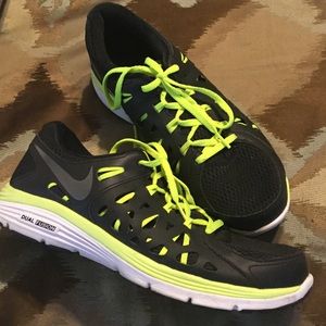 NIKE DUAL FUSION RUNNING SHOES!