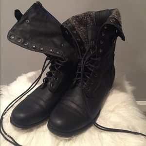 Combat boots