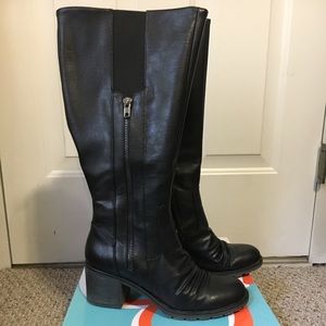 Black boots with heel