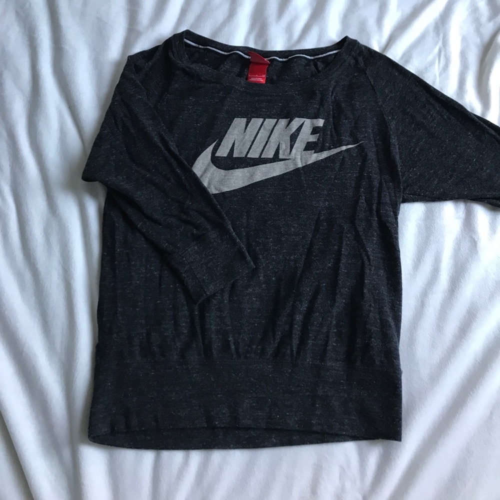 Nike women's quarter sleeve top