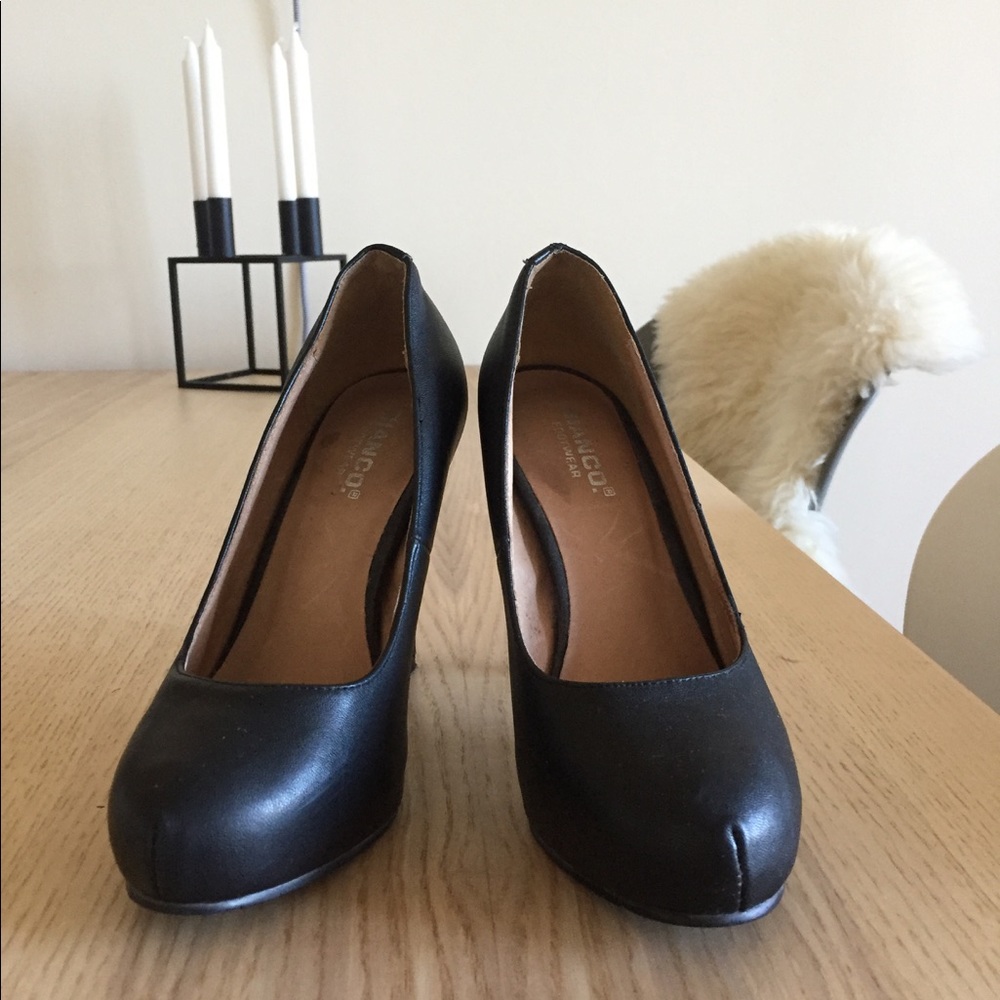 Elegant black high heel