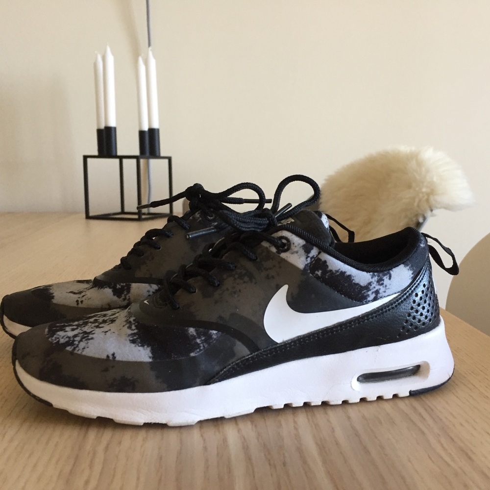 Nike Max Thea sneaks. Used once.