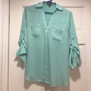 Express blouse in mint green.