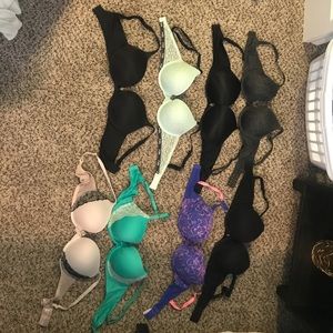 VICTORIA'S SECRET BRAS - 6 VS & 2 PINK