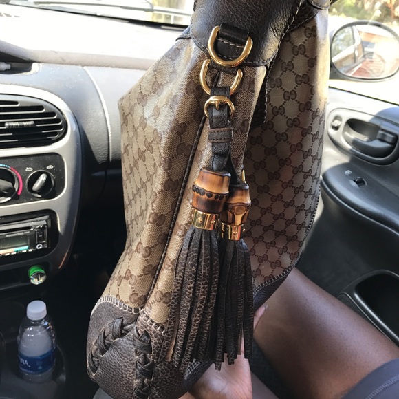 LARGE GUCCI TASSEL HANDBAG ( CLASSIC) - Picture 2 of 5