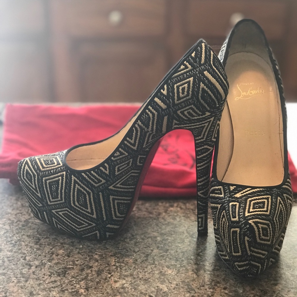 Price Drop!(Authentic)!  Size 38.5