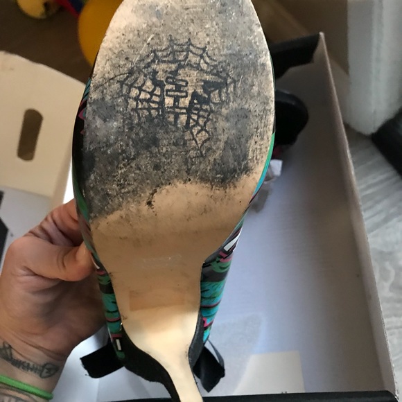 Iron fist zombie stomper - Picture 3 of 7