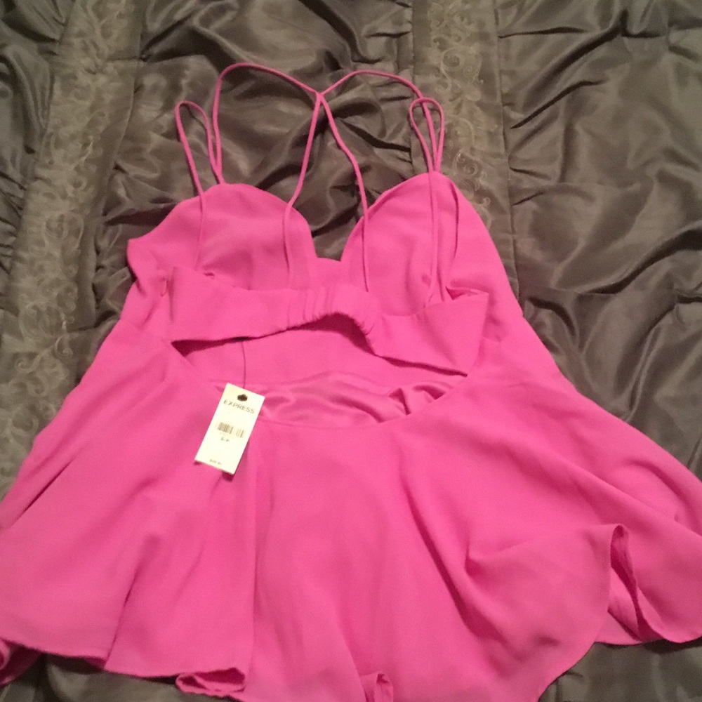 Express too size small - Picture 3 of 4