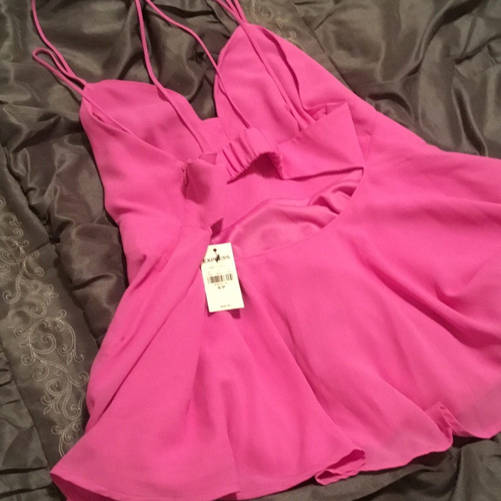 Express too size small - Picture 4 of 4