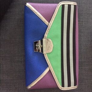 Henri Bendel Clutch!