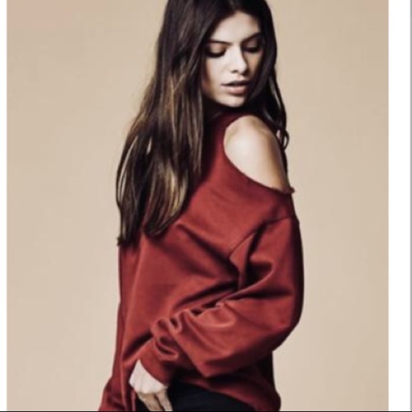 ❤️LAST ONE SALE ❤️Oxblood Cold Shoulder Sweatshirt - Picture 2 of 3