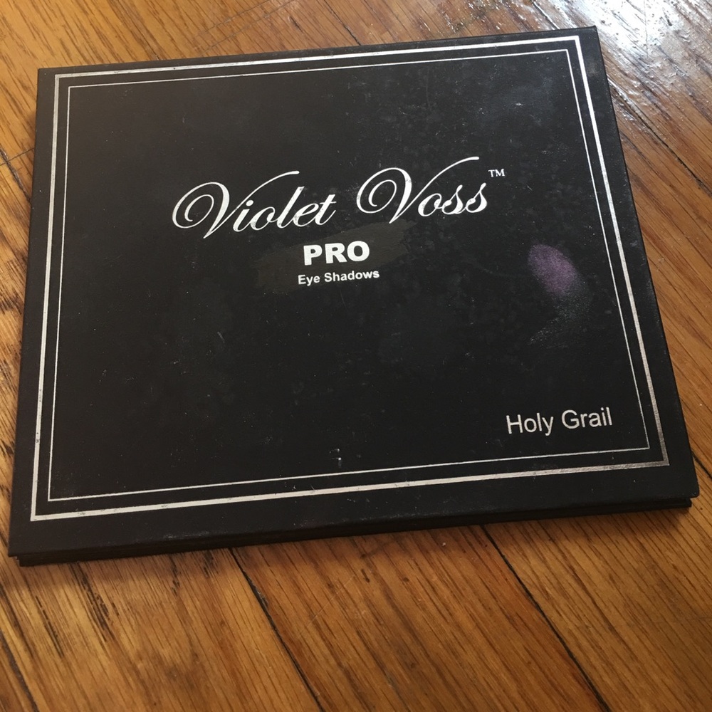 Violet vos holy grail eyeshadow palette