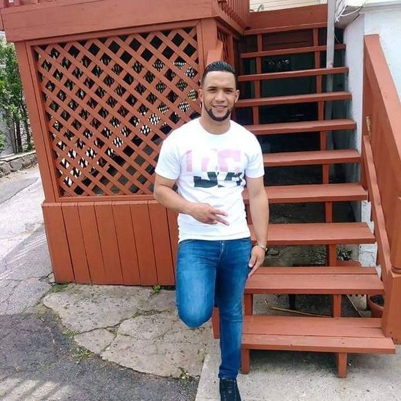 Meet your Posher, Carlos - Picture 1 of 1