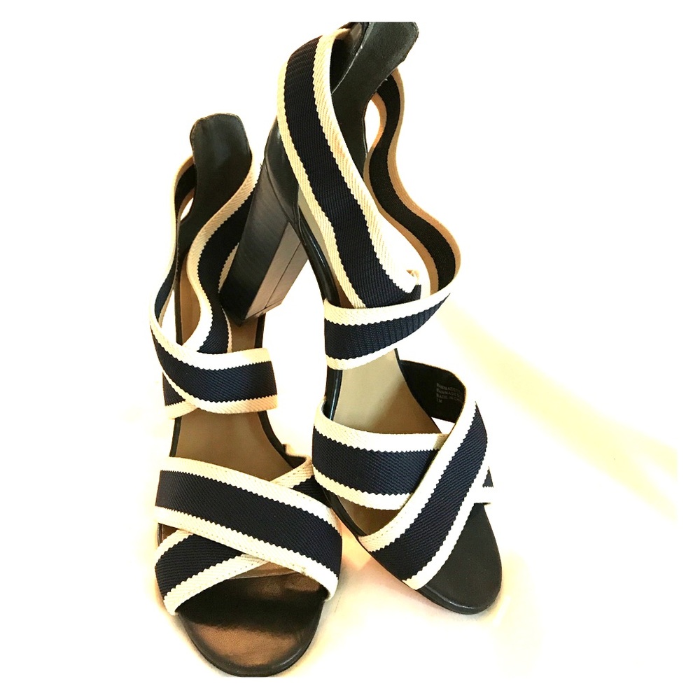 BNWOT Pumps in blue & beige,