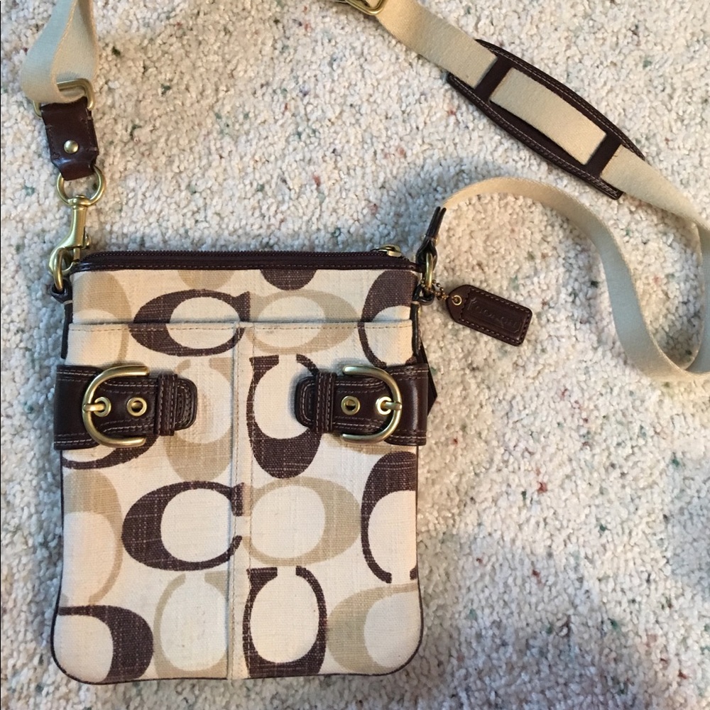 Euc Authentic Coach Signature C Crossbody - image 1