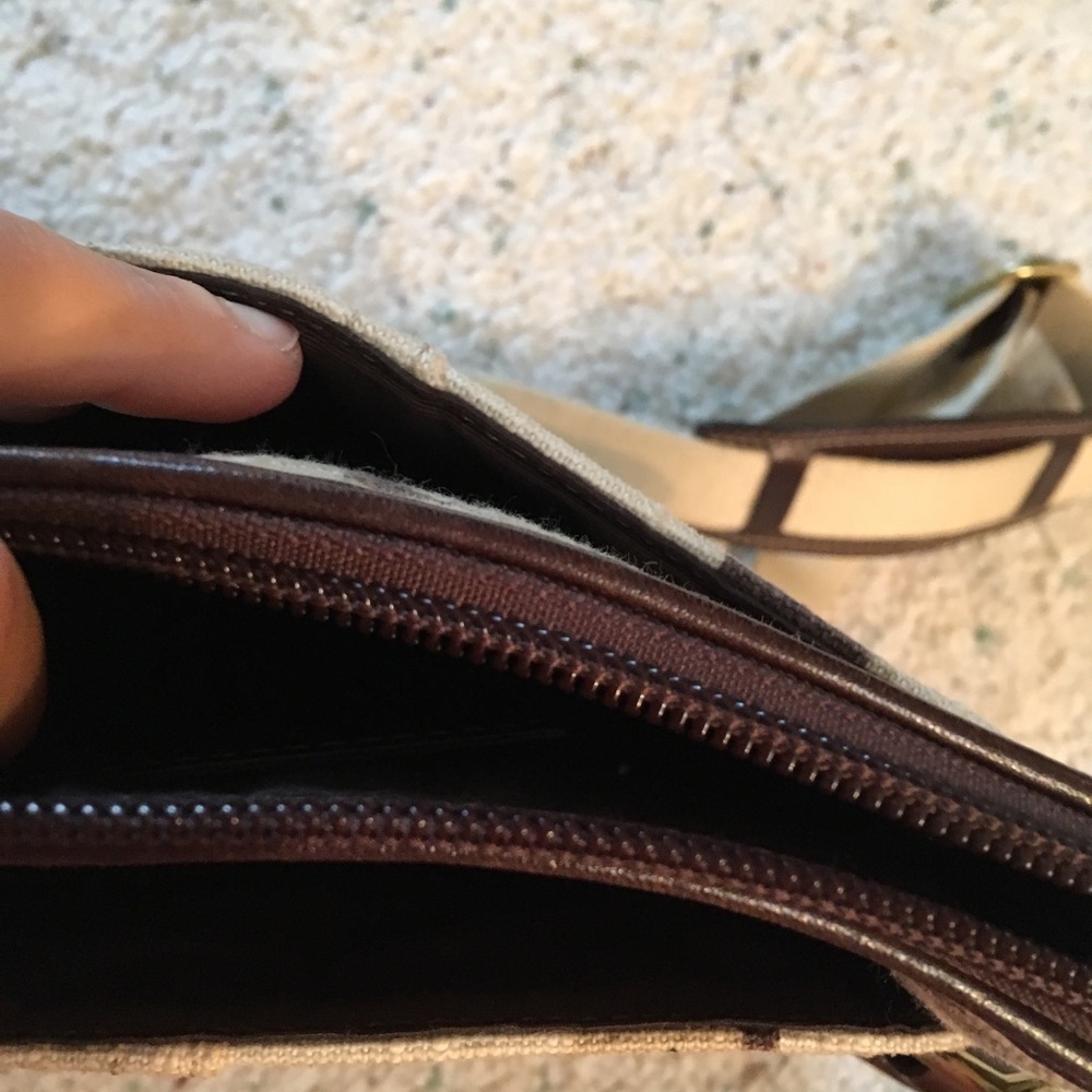 Euc Authentic Coach Signature C Crossbody - image 3