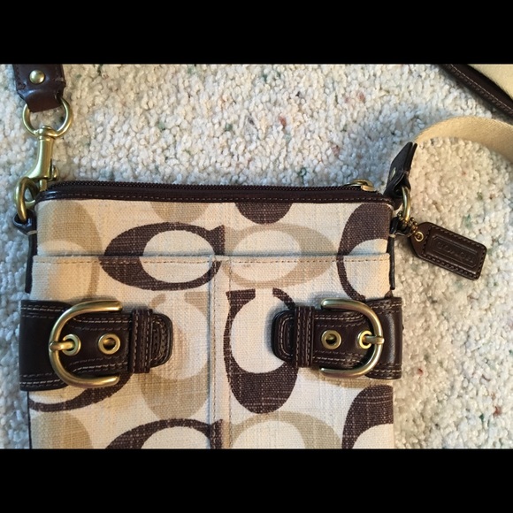 EUC Authentic COACH signature C Crossbody 👜 - Picture 2 of 8