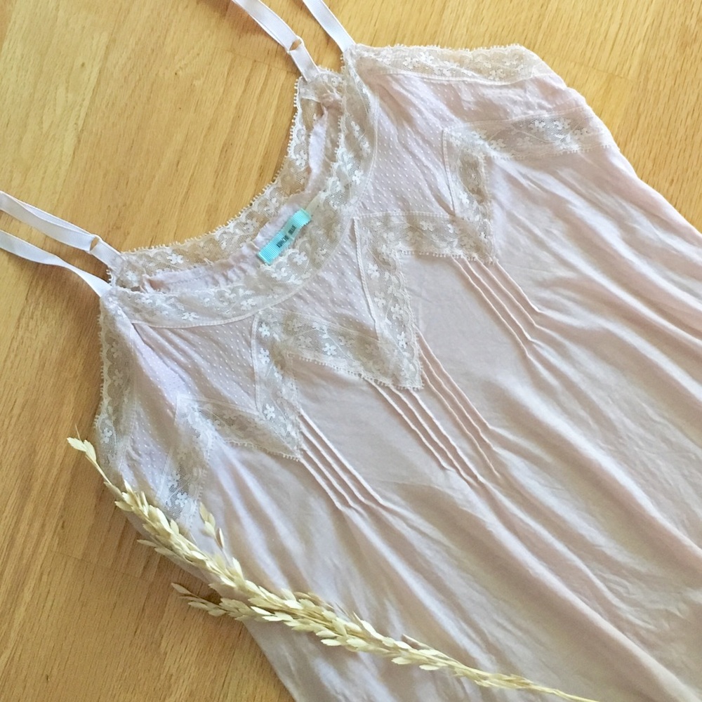 urban outfitters KIMCHI BLUE light pink lacey cami