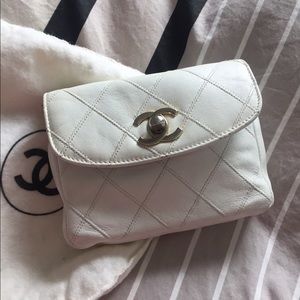 CHANEL Vintage white belt bag