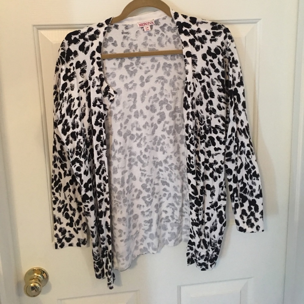 Black and white 3/4 sleeve cardigan