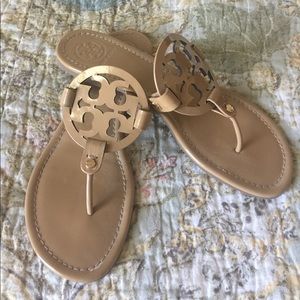 Tory Burch nude patent flip flop