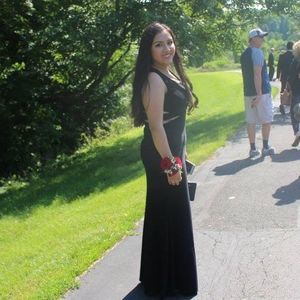 Meet your Posher, Dayana