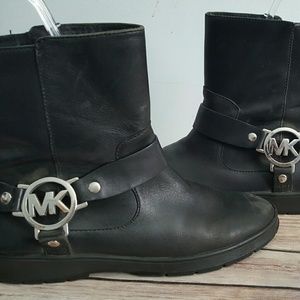 MICHAEL KORS BLACK LEATHER SHORT BOOT SZ 9