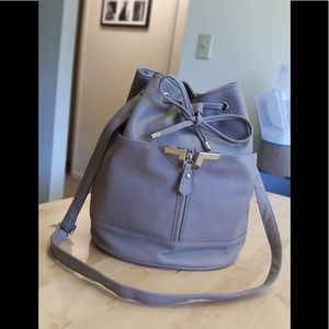 Atmosphere Drawstring Purse. Light grey.