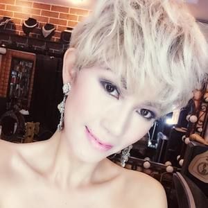 Meet your Posher, Jade