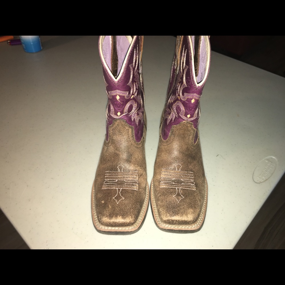 Girl boots size 3