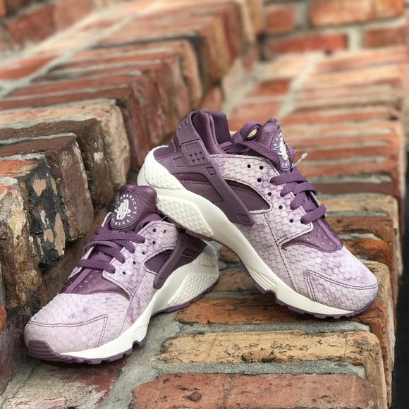 NWT Nike Rare Air Huarache PRM Violet Dust WMNS - Picture 4 of 7