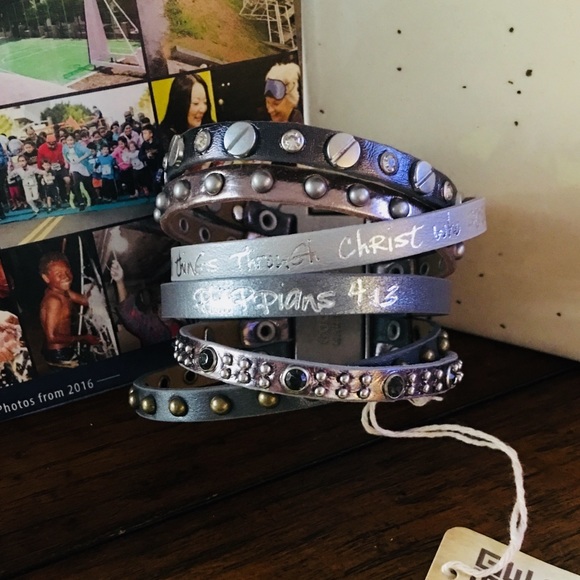 🚨 ONLY ONE LEFT 🚨 CUFF BRACELET - Picture 2 of 8