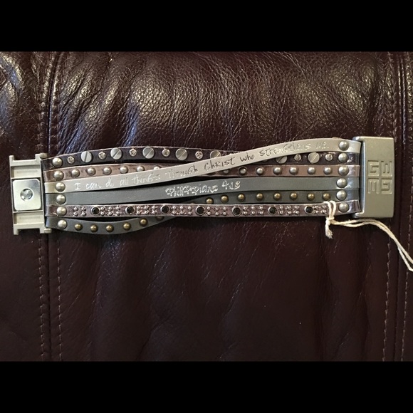 🚨 ONLY ONE LEFT 🚨 CUFF BRACELET - Picture 5 of 8