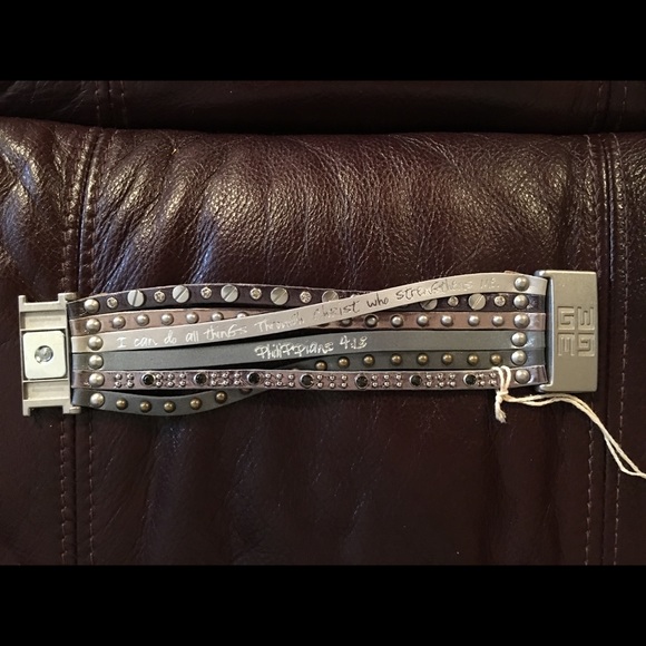 🚨 ONLY ONE LEFT 🚨 CUFF BRACELET - Picture 6 of 8