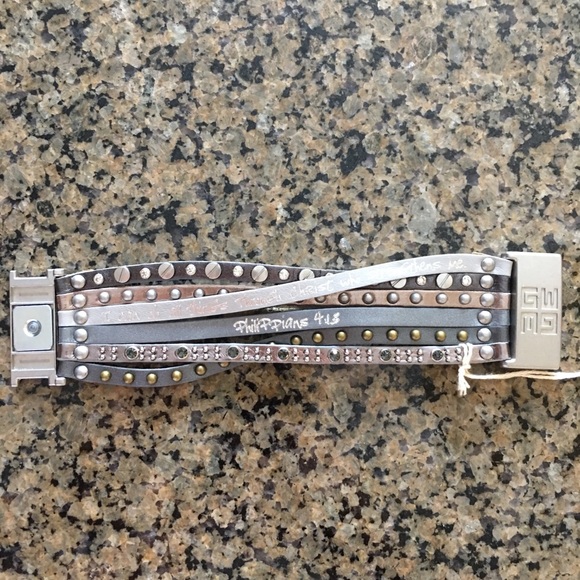 🚨 ONLY ONE LEFT 🚨 CUFF BRACELET - Picture 8 of 8