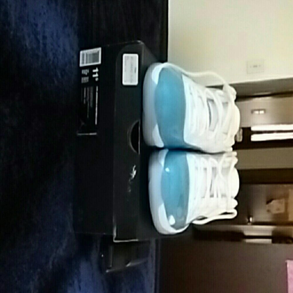 Carolina blue low 11's