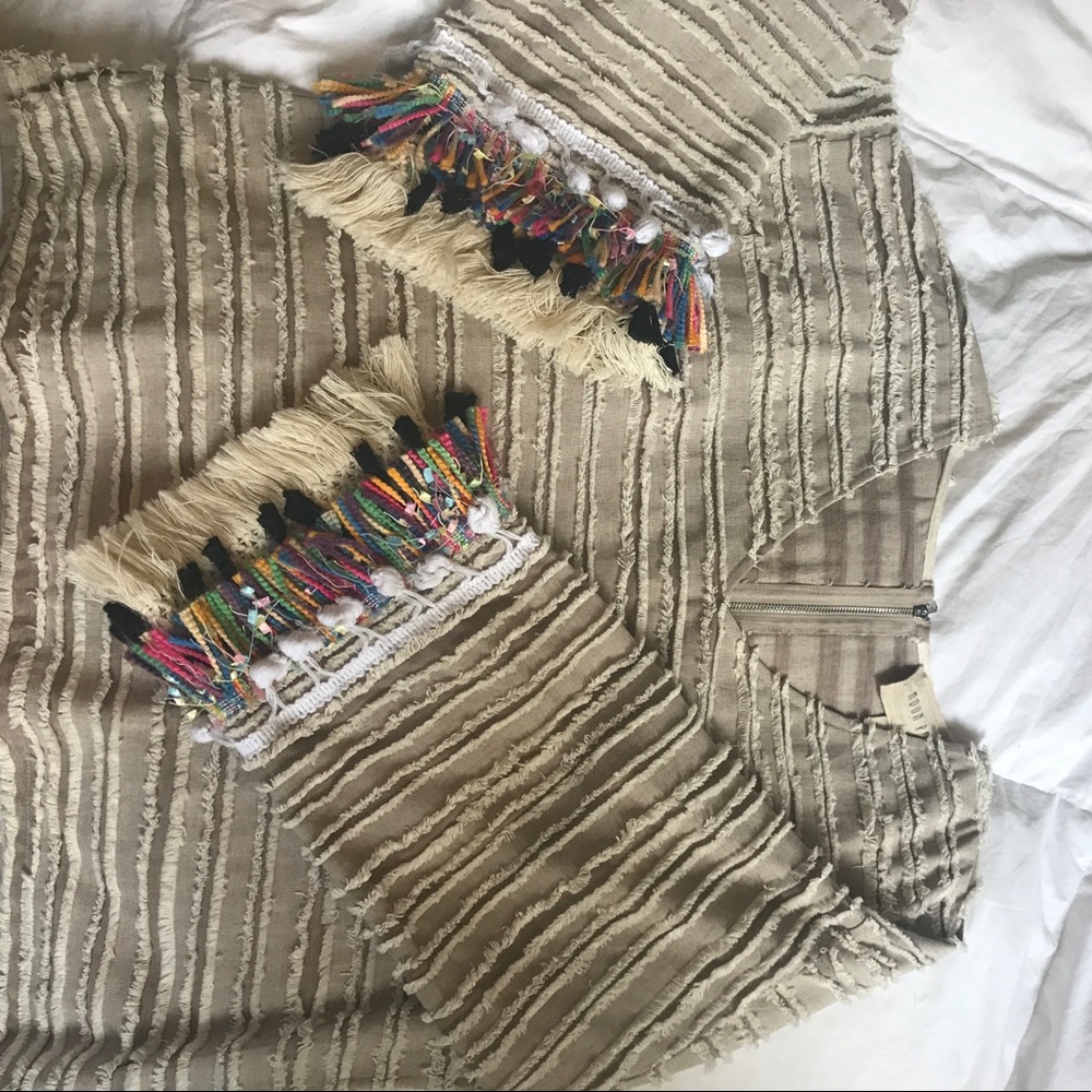 Cute never worn moon river fiesta blouse