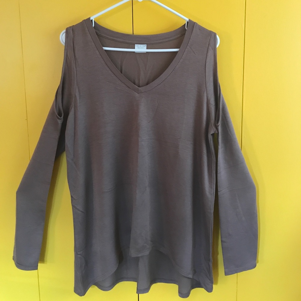 Brown peekaboo shoulder long sleeve tunic