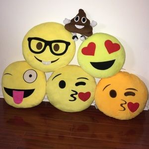 6 emoji pillows