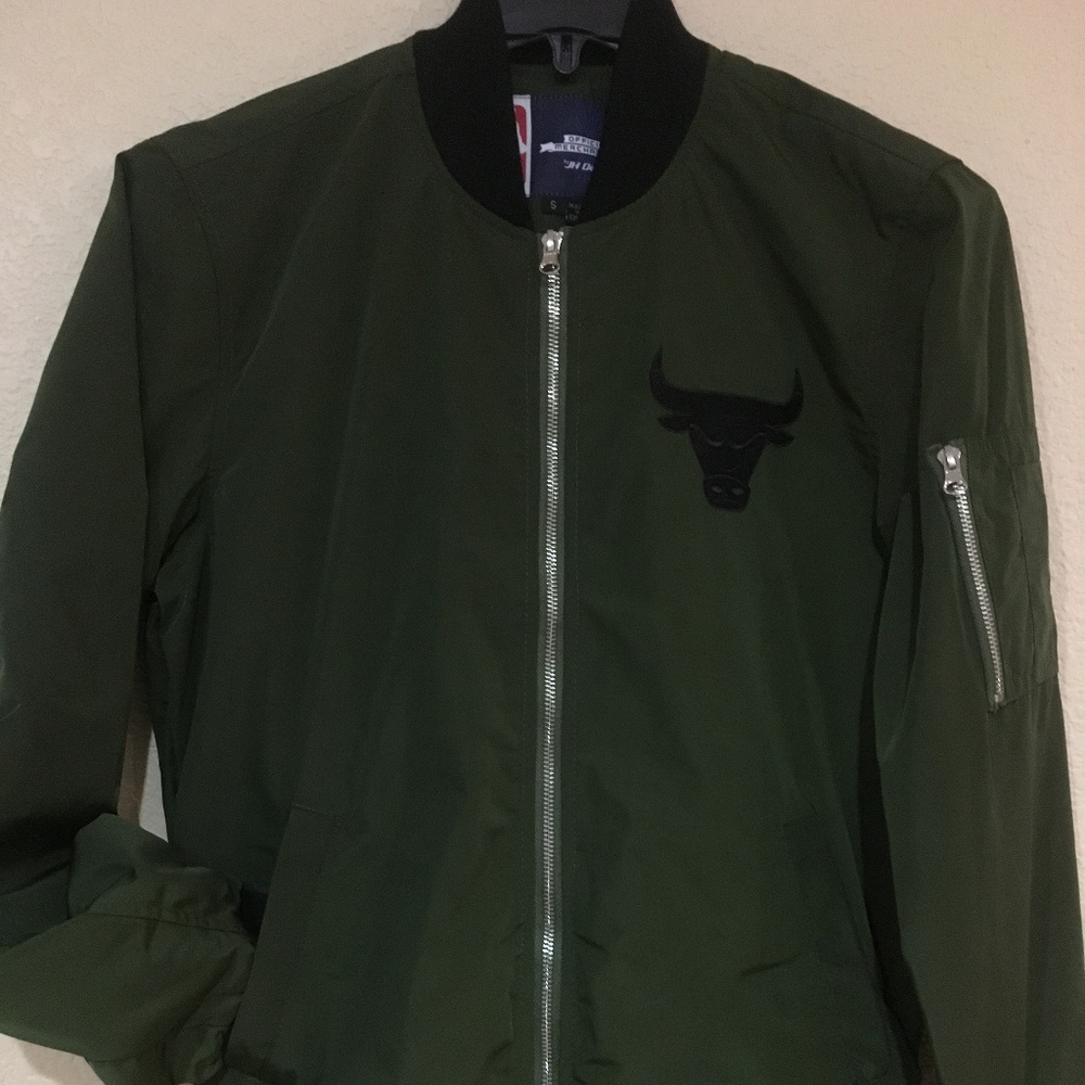 Chicago Bulls Bomber Jacket - Light Weight - NBA