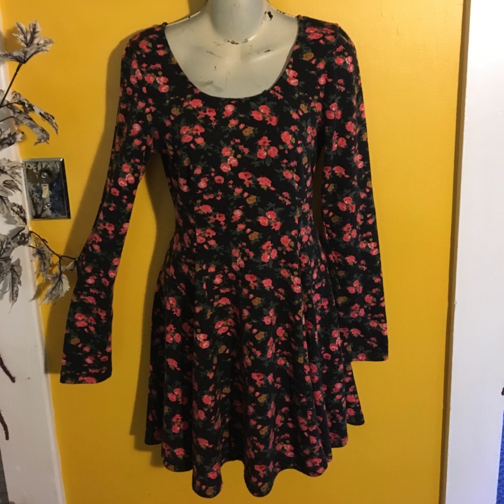 Beautiful floral dress urban outfitters
