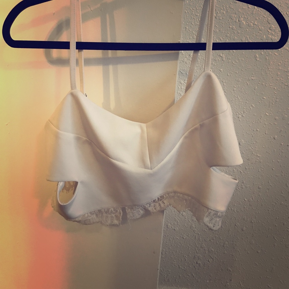WINDSOR WHITE CROP TOP (: