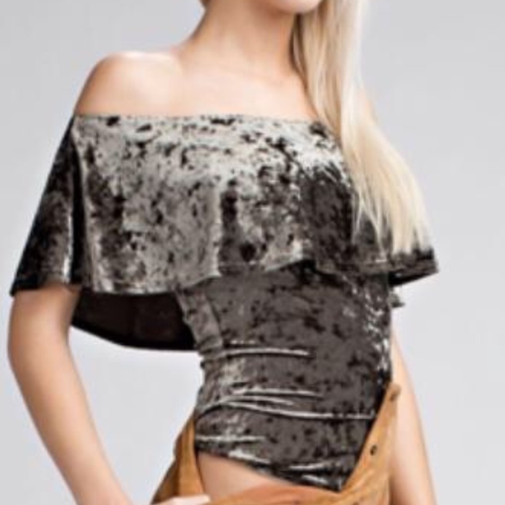🎈SALE🎈 Lola’s Velvet Off The Shoulder Bodysuit - Picture 5 of 7