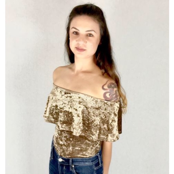 🎈SALE🎈 Lola’s Velvet Off The Shoulder Bodysuit - Picture 2 of 7