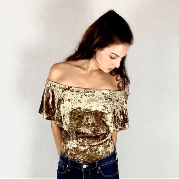 🎈SALE🎈 Lola’s Velvet Off The Shoulder Bodysuit - Picture 3 of 7
