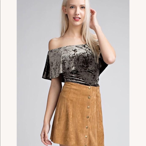 🎈SALE🎈 Lola’s Velvet Off The Shoulder Bodysuit - Picture 6 of 7