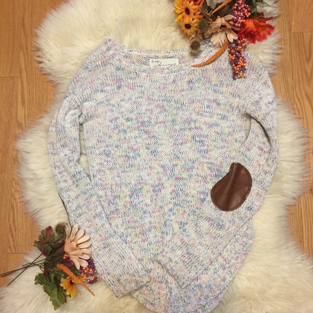 Comfy and warm knit sweater with elbow patch