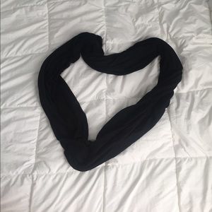 Black Circle Scarf