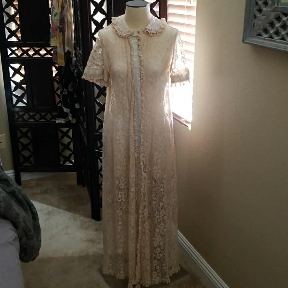 Beautiful Vintage Lace Robe