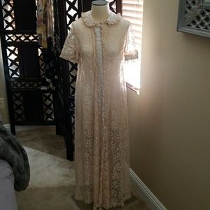 Beautiful Vintage Lace Robe
